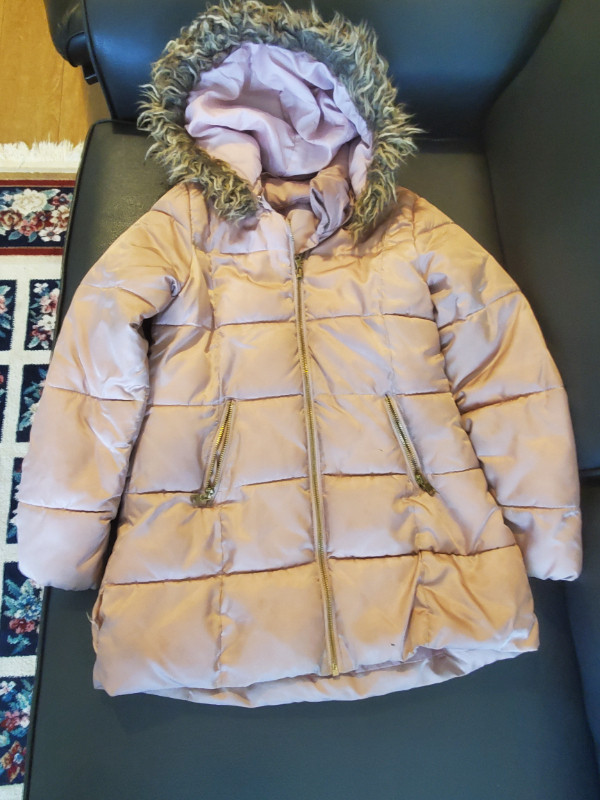 H&M girls winter jacket in Kids & Youth in Delta/Surrey/Langley