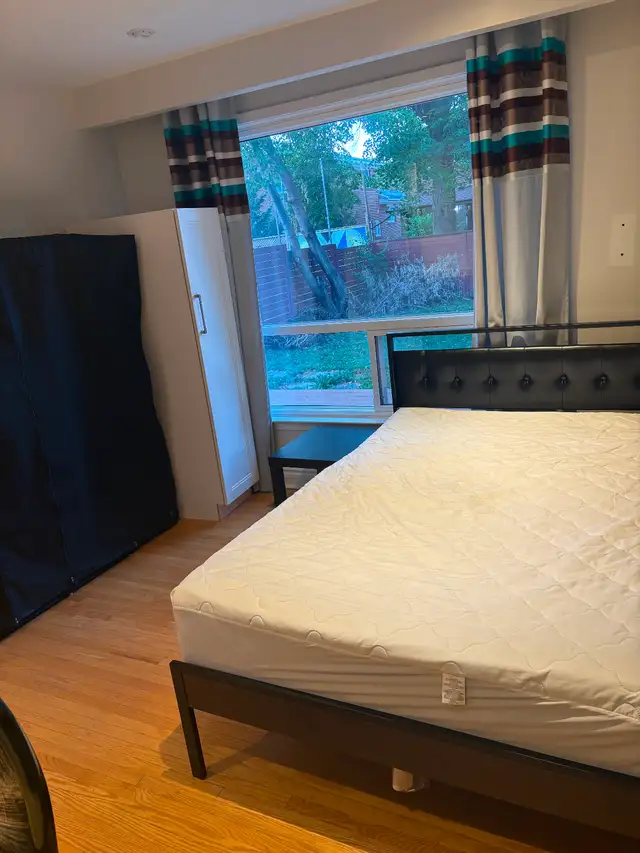 RENT A ROOM AT YONGE AND STEELES NESR CENTER POINT MALL
