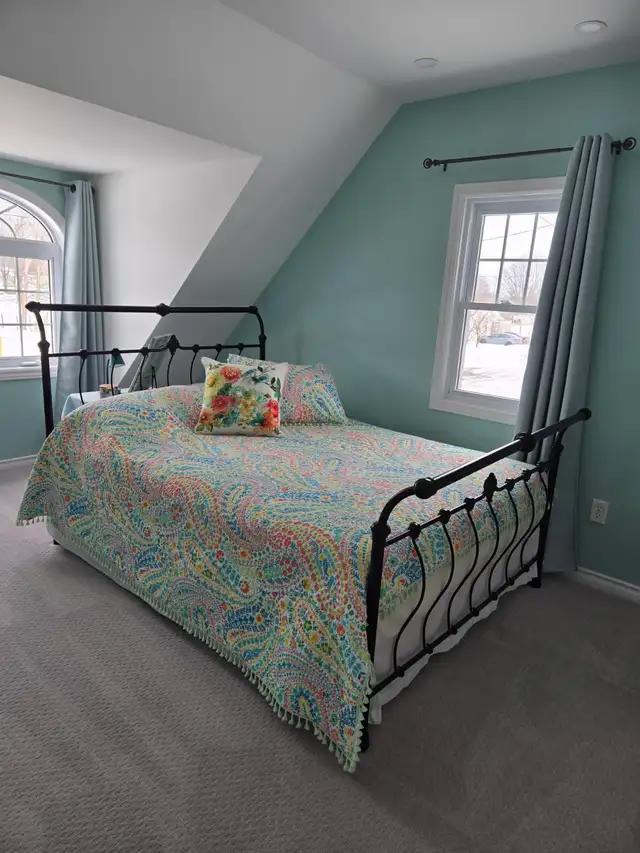 Colourful Queen Size Comforter with Pillow Shams/Accent Pillow in Bedding in St. Catharines - Image 3