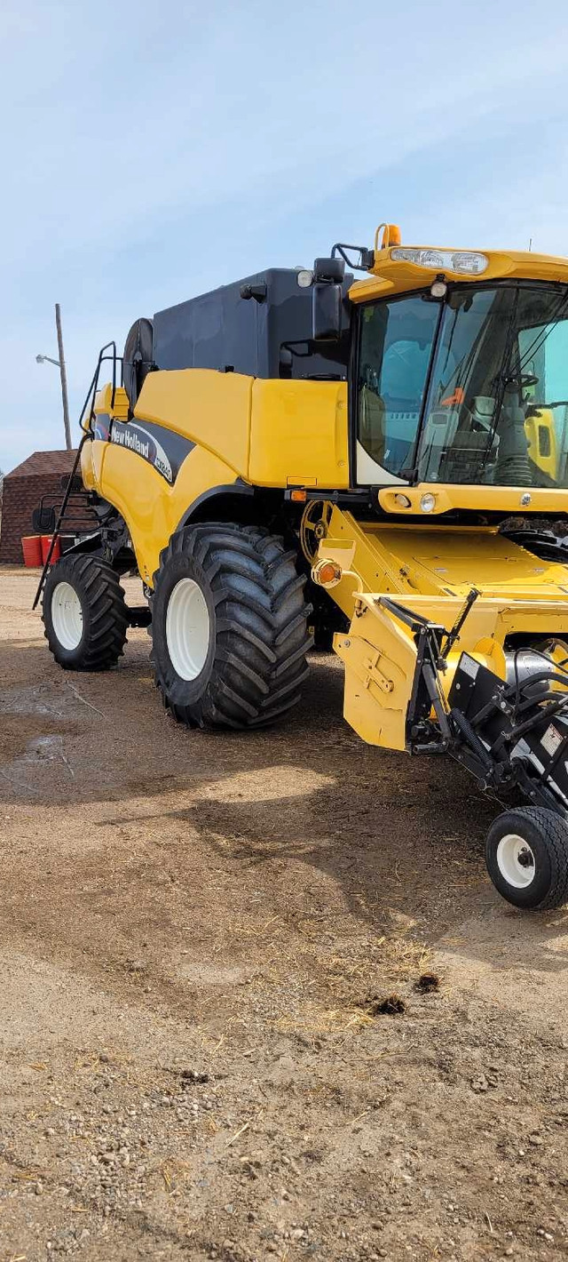 2005 CX 840 in Farming Equipment in Lloydminster - Image 2