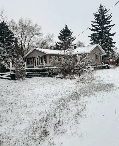 Acreage for Sale – Near Radville, Saskatchewan Beautiful 15-acre property located just minutes from...