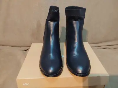 Matt & Nat Womens Black Boots - Size 8, View more