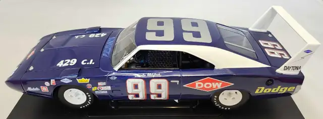 1969 Dodge Charger Daytona Nascar Mopar Hemi 1:18 Diecast Rare in Arts & Collectibles in Kawartha Lakes - Image 4