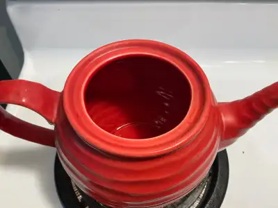 Lovely Red colored Ceramic pot black Tea / coffee / herbal Tea Top Stove Safe , microwave safe very...