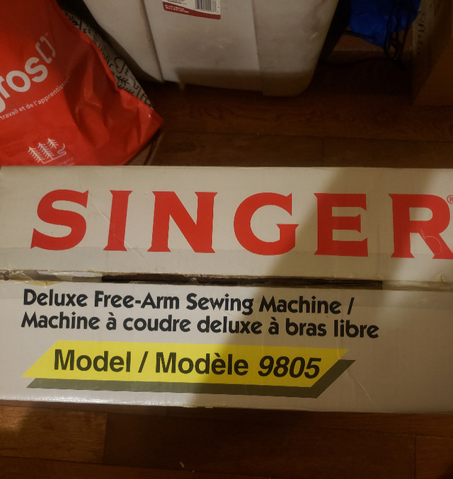 Singer model 9805 Deluxe Free-arm sewing machine in Hobbies & Crafts in Edmonton - Image 3