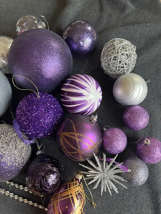 Beautiful black half Christmas Tree with lights and decorations in Holiday, Event & Seasonal in Gatineau - Image 6