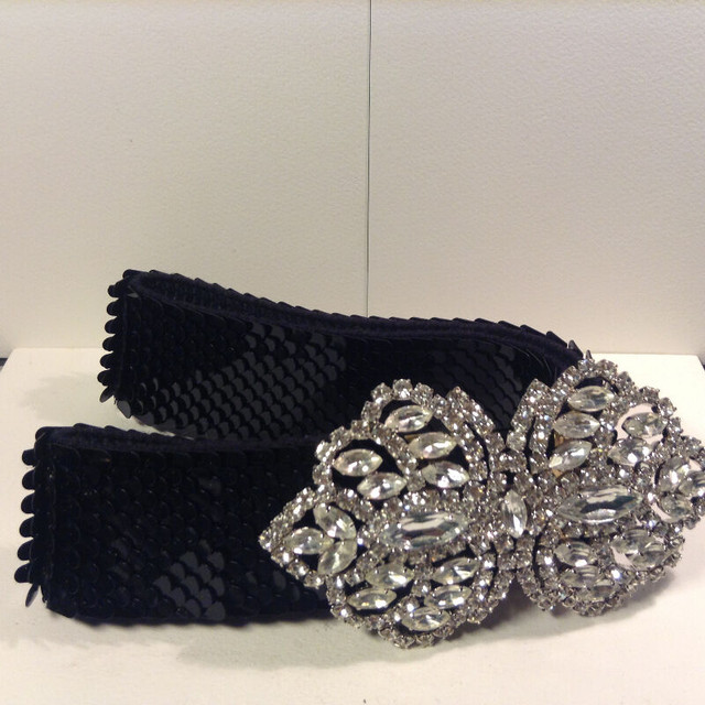 Buckle Crystal Belt Size M in Women's - Other in Vancouver - Image 4