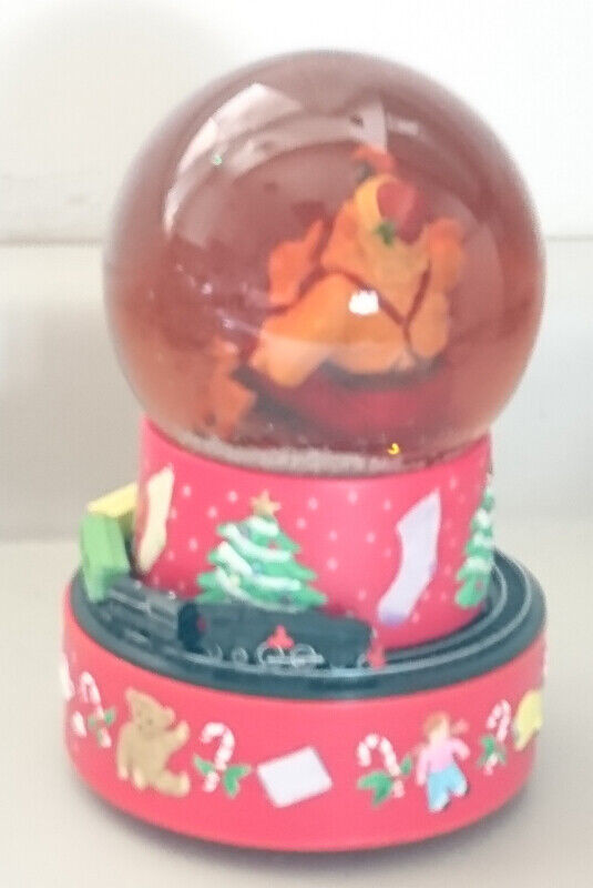 Vintage Coca Cola Santa Musical Globe with  Moving Trains in Arts & Collectibles in Oshawa / Durham Region - Image 2