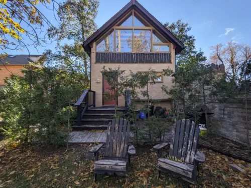 Looking for something truly different from the usual rentals? This fully detached 1,200 sq. ft. loft...