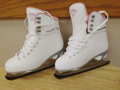 Cameo by Jackson girl figure skates- size 7, View more