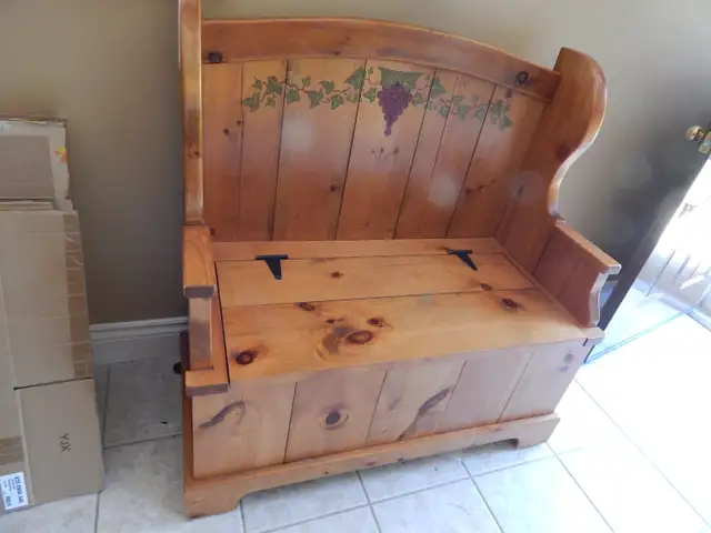 Hall Bench in Chairs & Recliners in Kingston - Image 4