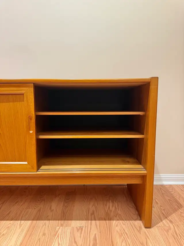 Mid Century Teak Sideboard in Hutches & Display Cabinets in Markham / York Region - Image 8