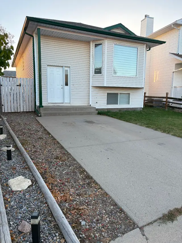 Main floor house for rent