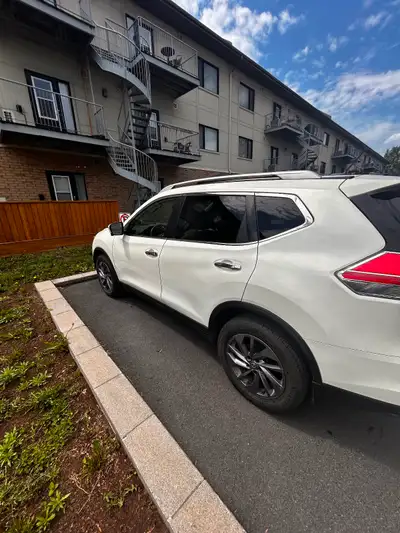 2016 Nissan Rogue SL AWD 129,000 km Well maintained, clean interior and exterior. SL trim with beige...