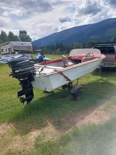 14 ft. Aluminum fun fishing boat Comes with 40 hp mercury 402 electric start forward controls and a...