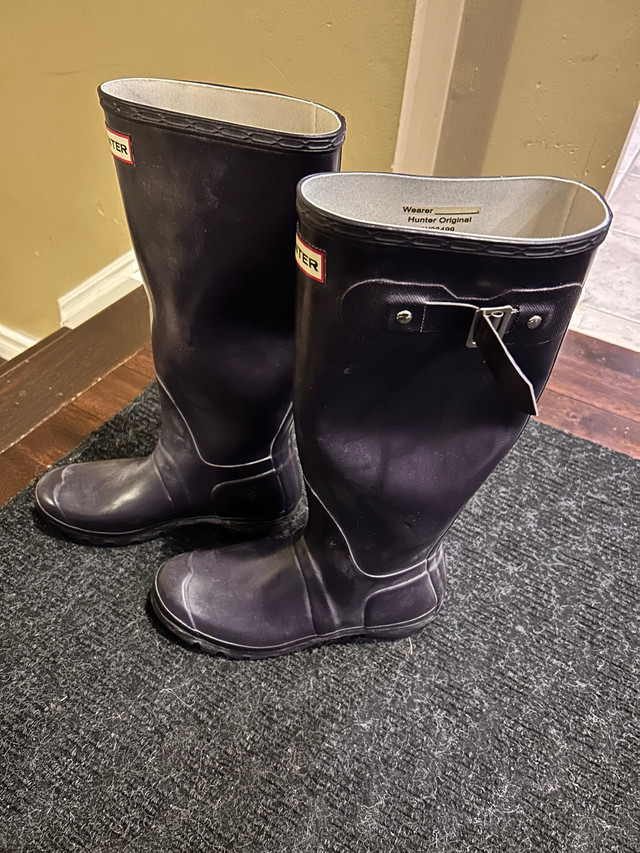Purple hunter tall rain boots  in Women's - Shoes in Mississauga / Peel Region - Image 2