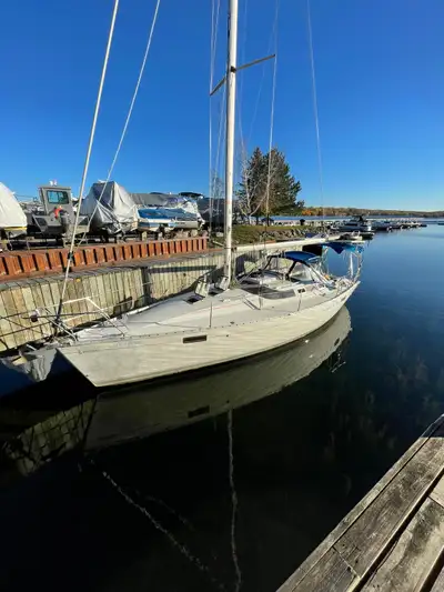 Beautiful 1988 beneteau Oceania 350 for sale, please text or call for more info. 6476128151