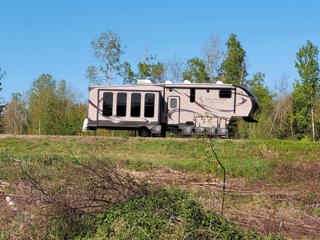 2014 crusader 5th wheel in RVs & Motorhomes in Fredericton