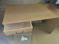 DESK WITH ONE DRAWER, IN GOOD CONDITION.DESK M:42X20EXCELLENT