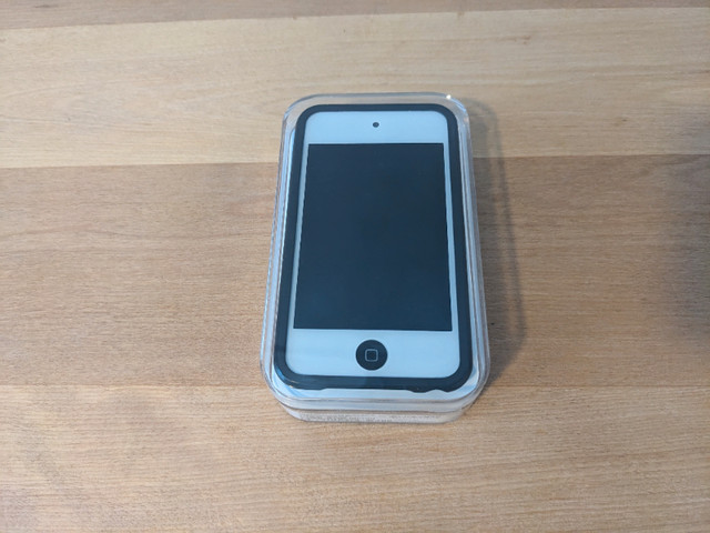 Apple iPod Touch (4th Gen) | Sliver + White | 64GB in iPods & MP3s in Kitchener / Waterloo - Image 3