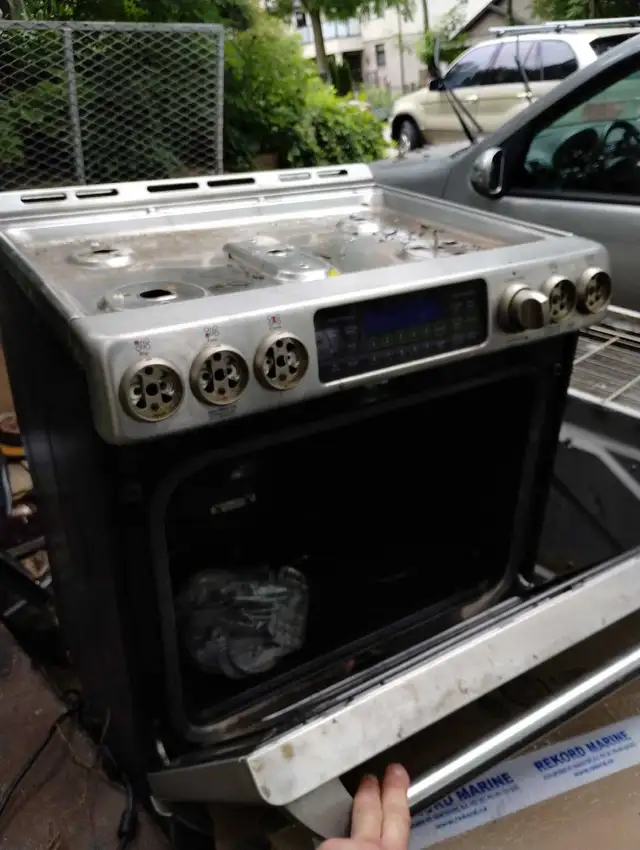 $3500 gas stove - selling it for parts in Stoves, Ovens & Ranges in Mississauga / Peel Region - Image 4