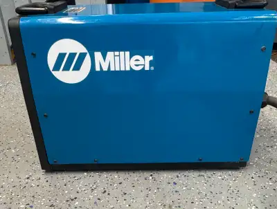 Machine is like new very little use . Can be used on 3 phase on single phase . 208-575v great machin...