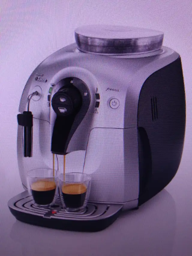Philips Saeco Xsmall Fully Automatic Espresso Machine in Coffee Makers in City of Toronto - Image 6