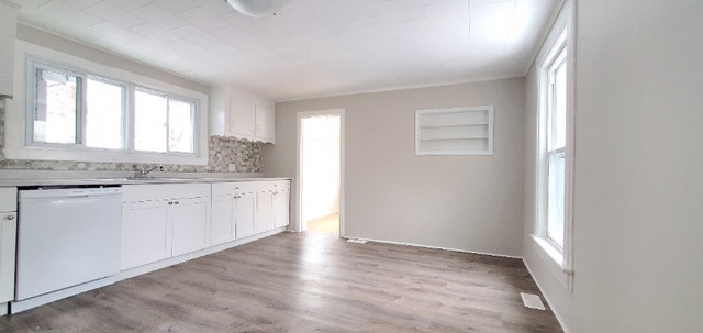 Spacious 3+1 Bedroom Side-By-Side Duplex Unit in Downtown Picton in Long Term Rentals in Belleville - Image 2