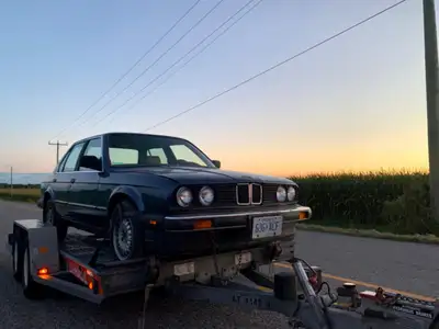 Selling my 1986 BMW 325e (E30) project with only 131,000 km. Automatic transmission, dark blue exter...