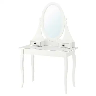 Gently used girls dresser with mirror. Retails for $ 250 before taxes. Pick up only. TORONTO DT East...