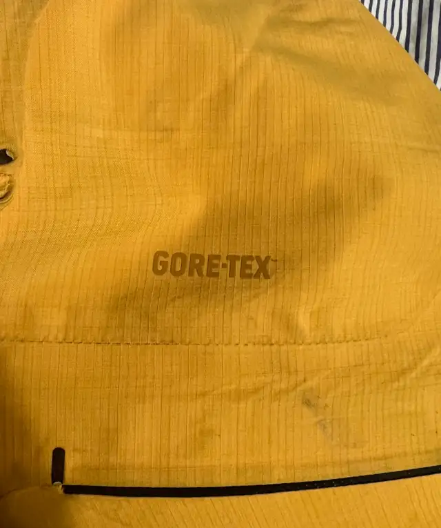 Men's Gore-Tex Ski Pants in Men's in Calgary - Image 9