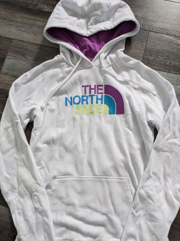 Ladies Small North Face Sweater in Women's - Tops & Outerwear in Cole Harbour