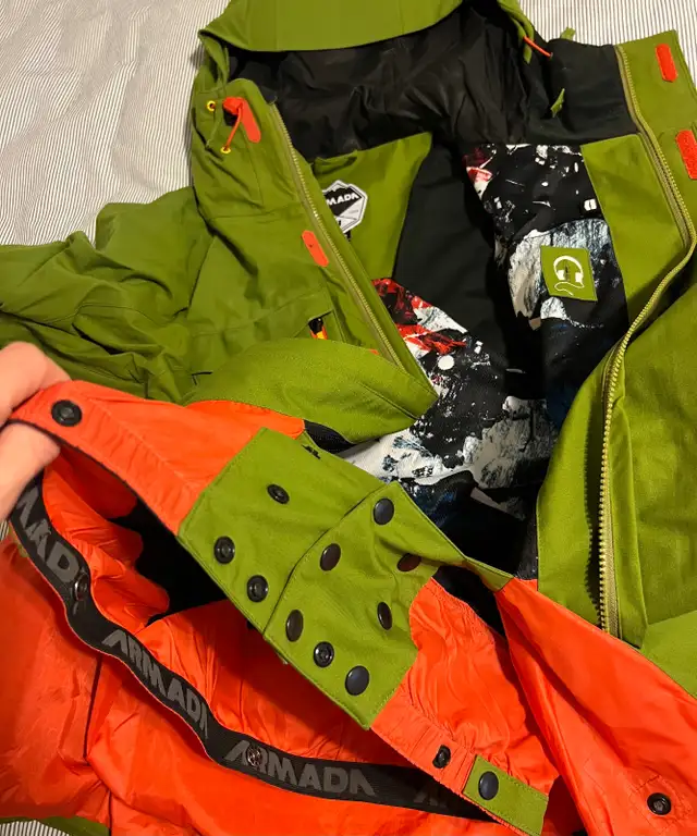 Men's Ski Jacket - Size Small in Men's in Calgary - Image 5