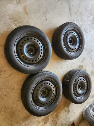 Selling a set of 4 x 18" steel rims from a 2017 Jeep Cherokee. 18" steel rims 5x110 bolt pattern Cur...