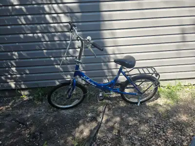 Schwinn folding bike 20-inch alloy wheel with smooth rolling street tires are perfect for commuting....