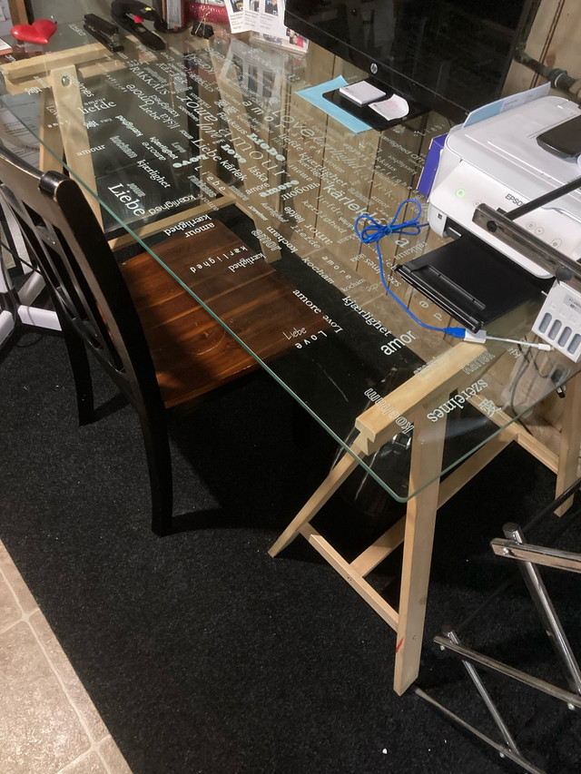 Ikea glass desk dans Bureaux  à Ville de Montréal