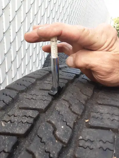 P275 65R18 Goodyear Wrangler 12/32" tread depth Approx 5000km Factory take offs, upgraded to rugged...