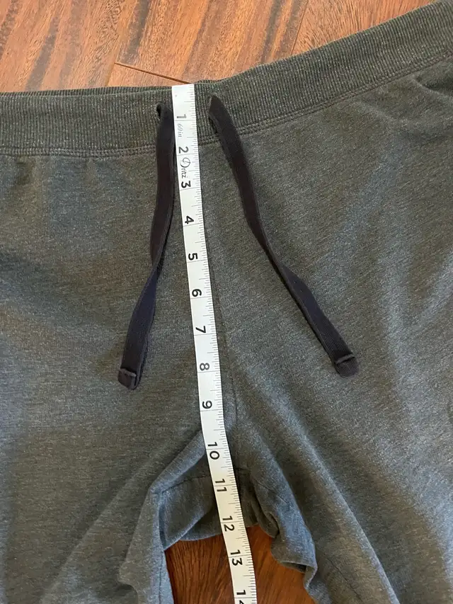 H&M women’s medium lightweight joggers, grey in Women's - Bottoms in Oshawa / Durham Region - Image 5