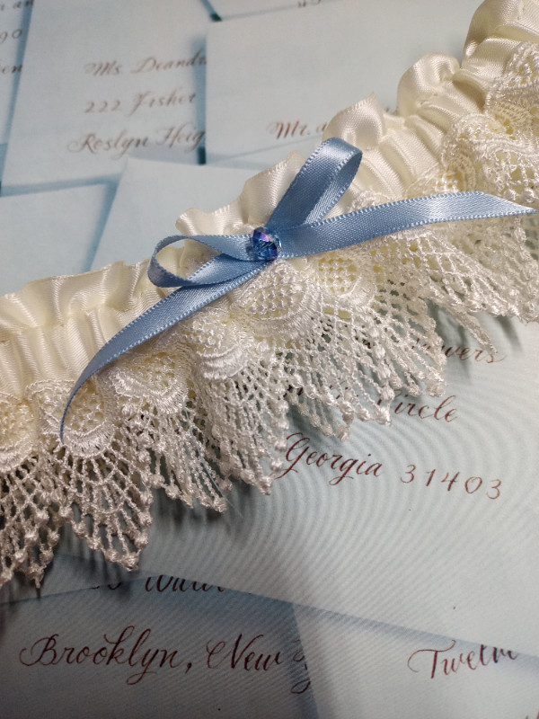 Ivory Lace Wedding Garter in Wedding in Barrie - Image 3