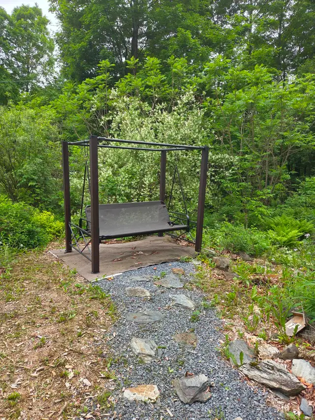 Située au camping La foret de Freli (pret de Cowansville). Seule in RVs & Motorhomes in Longueuil / South Shore - Image 10