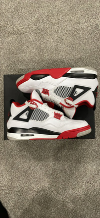 AUTHENTIC FIRE RED JORDAN 4 size 9.5