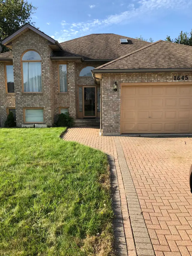 4 bedroom detached house on a quiet street for rent in Lasalle. in Long Term Rentals in Windsor Region - Image 2