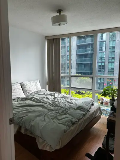 1 room sublet in a 2 bed apartment