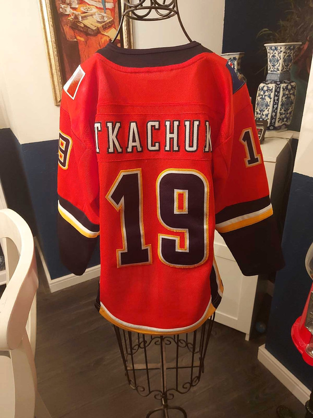 Calgary Flames youth jersey Tkachuk s/m in Hockey in Calgary - Image 3