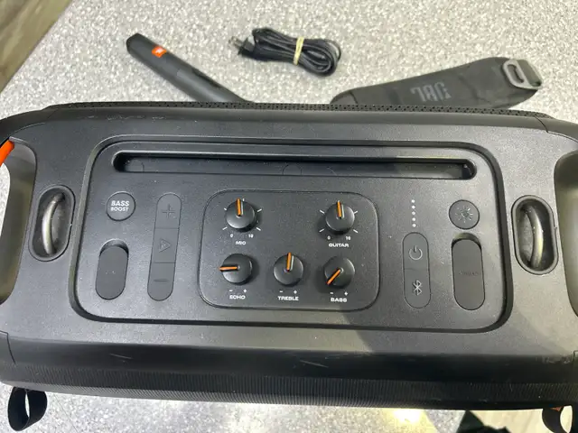 JBL Partybox On The Go Essential Bluetooth Speaker With Mic in Speakers in Oshawa / Durham Region - Image 4