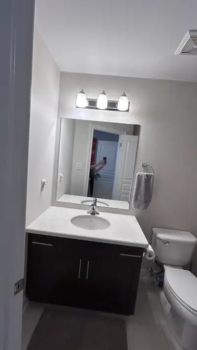 ROOM W/PRIVATE  ENSUITE MALE/FEM STUDENTS ONLY/COOP/RECENT GRADS, View more