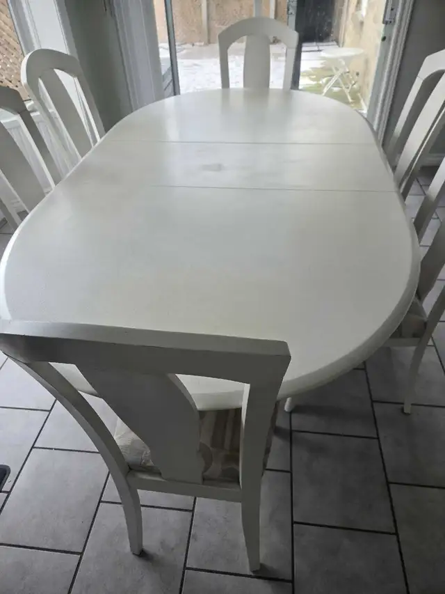 For Sale...White dining table in Dining Tables & Sets in Hamilton - Image 3