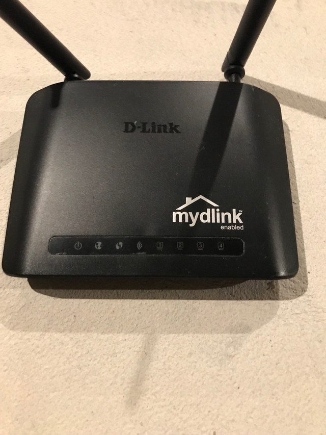 D Link wireless 300 wifi router DIR 605 L in Networking in St. Catharines