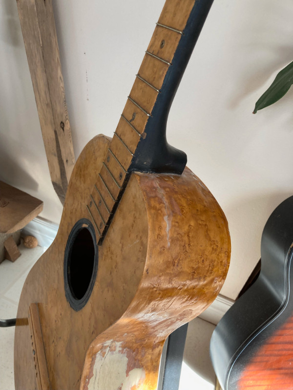 Antique guitar in Guitars in Kitchener / Waterloo - Image 4