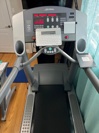 Life Fitness 97Ti Treadmill - Elevate Your Fitness Experience!
